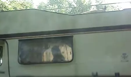 見知らぬ人は彼の車をリッピング 動画 サンプル 女性