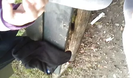 カップルは三人組のために18歳の隣人を支払った エロ ビデオ 女性 用