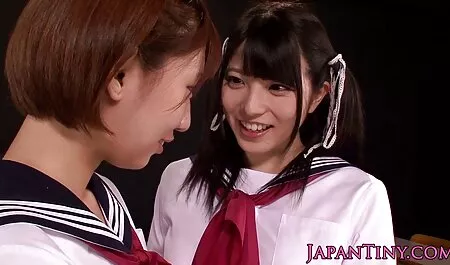 さびれたビーチにいくつかのヌーディストが犯される 女子 の アダルト ビデオ