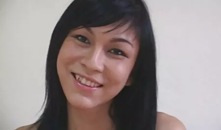 三つの三つがあります 女性 用 h ビデオ