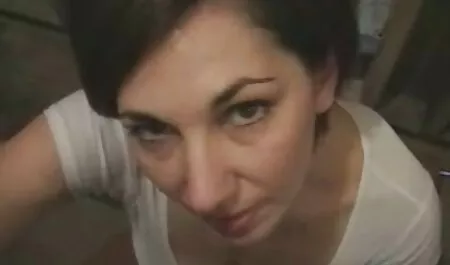 18歳甲殻類をきつい膣にさせる 女の子 の アダルト ビデオ